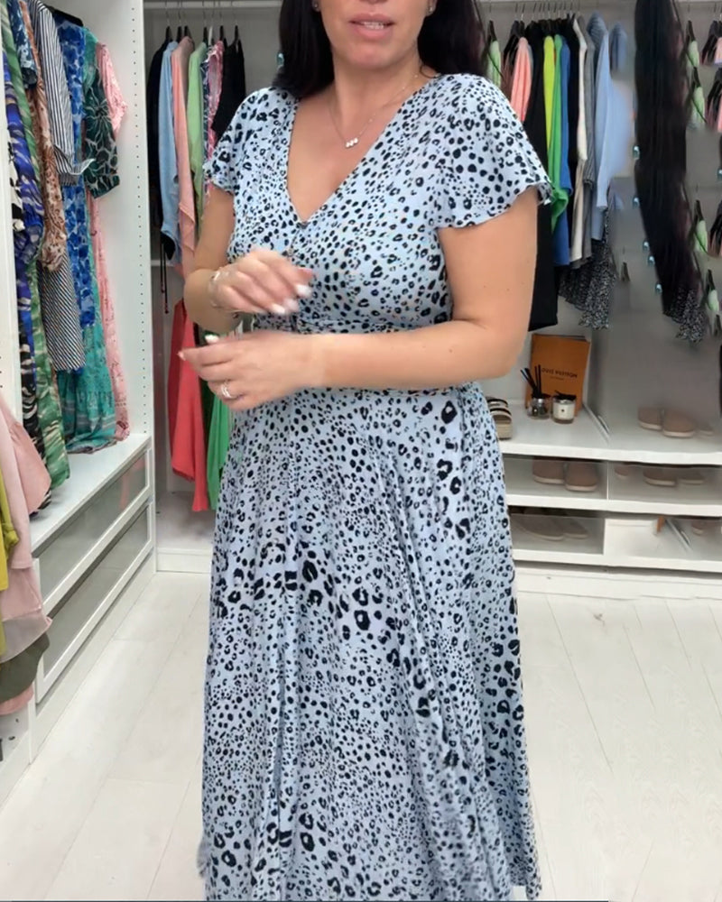 Kortærmet kjole med V-hals