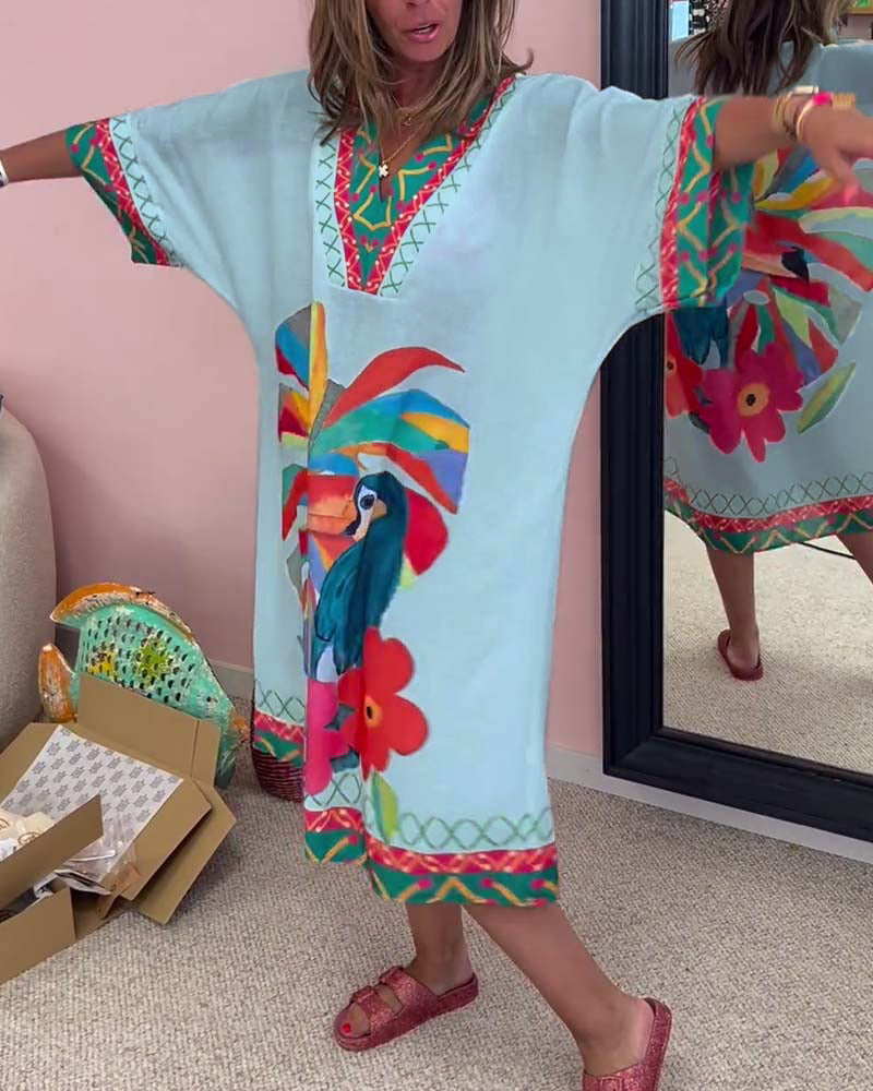 V-halset kjole med tropiske motiver