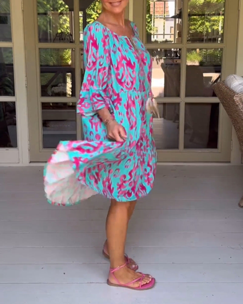 Rød kjole med print og trekvarte ærmer