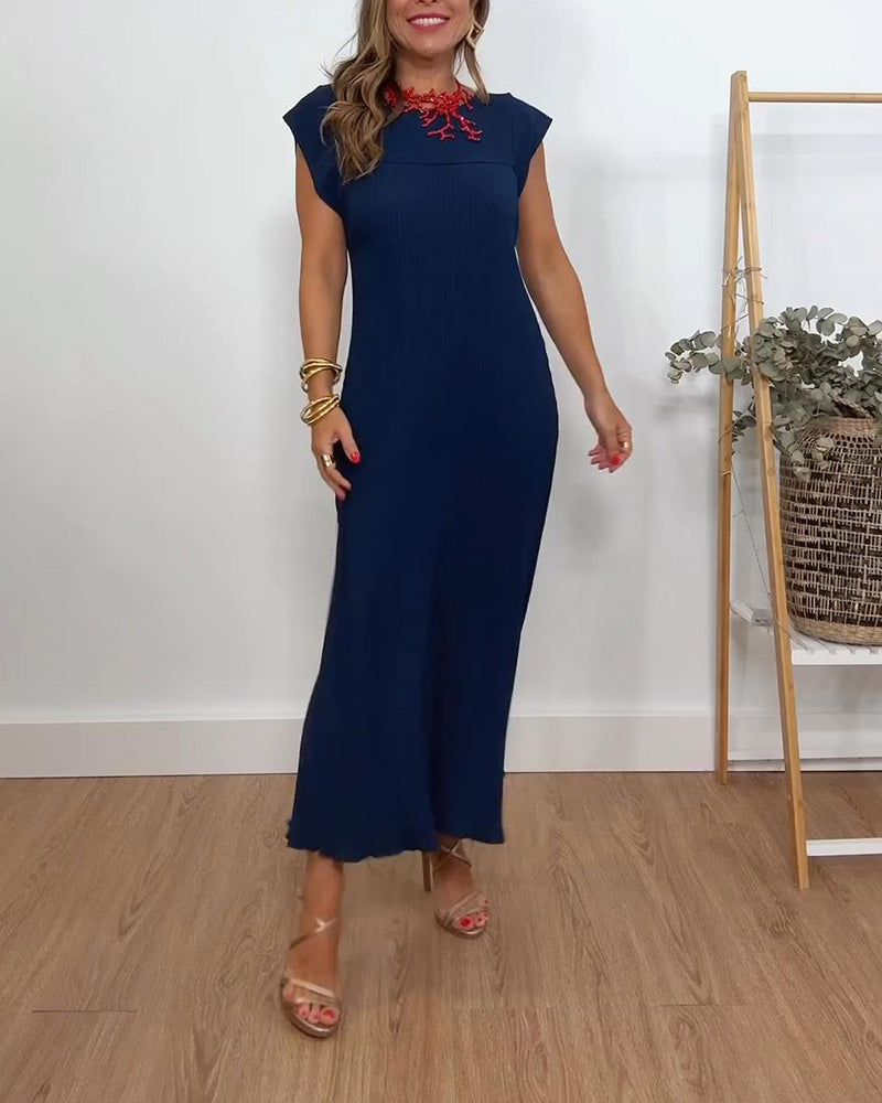 Plisseret ensfarvet kjole uden ærmer