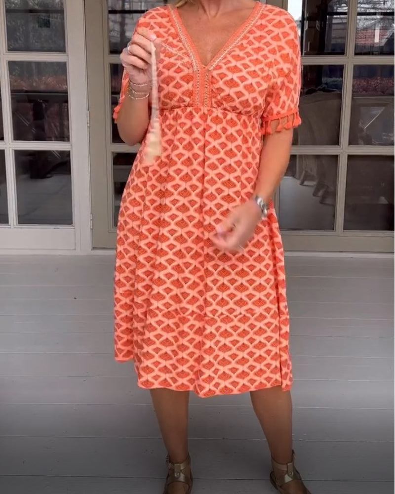 Mønstret kjole med V-udskæring og frynser