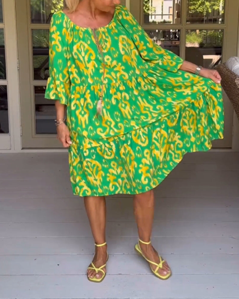 Rød kjole med print og trekvarte ærmer