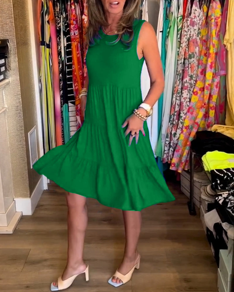 Blå ærmeløs kjole med plisseret nederdel