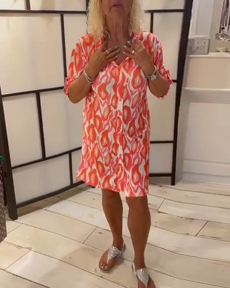 Kjole med knapper og midterærmer med revers