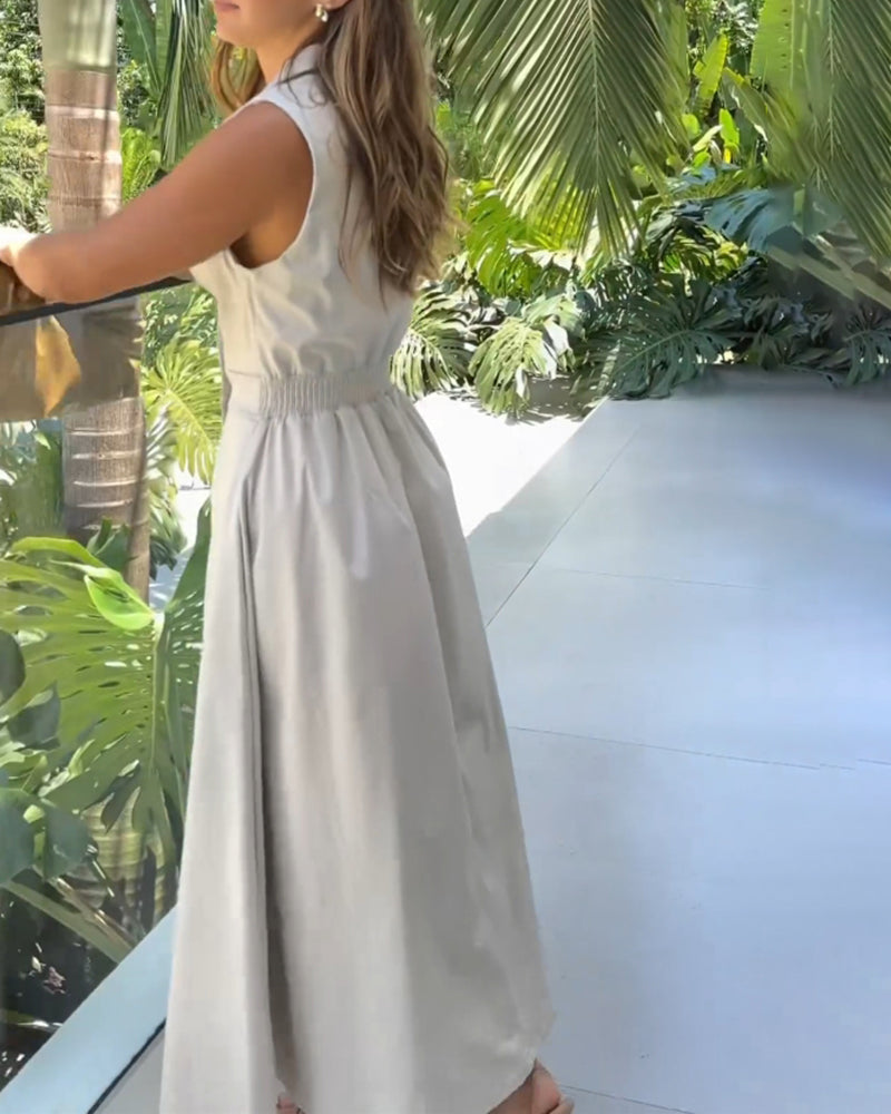 Elegant ensfarvet kjole uden ærmer