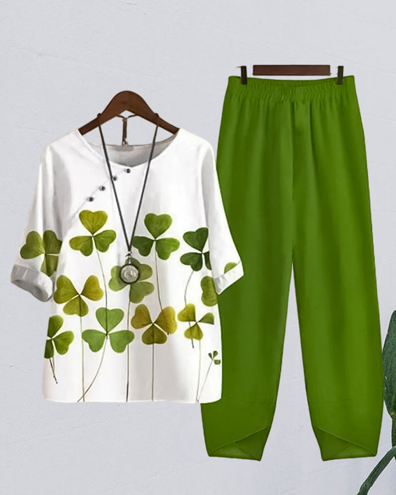 Loungewear sæt i to dele med kløvermotiv