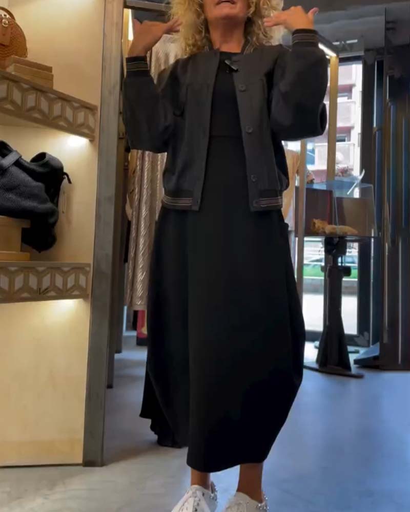 Afslappet ensfarvet bomberjakke med ståkrave og knapper