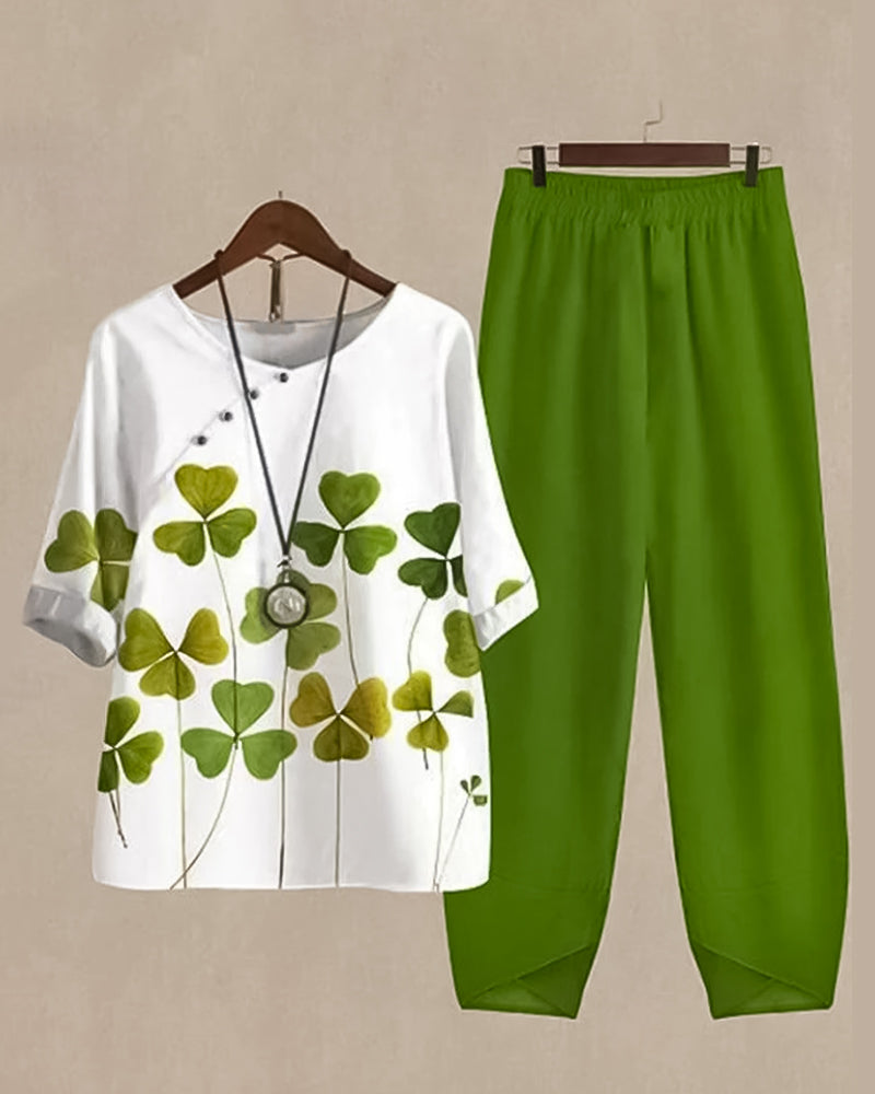 Loungewear sæt i to dele med kløvermotiv