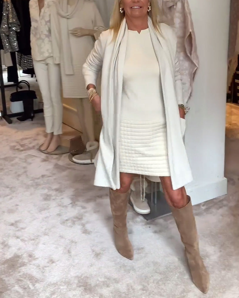 Enkel ensfarvet elegant sweaterkjole