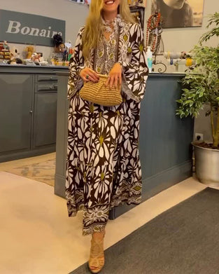 Kjole med afslappet løs print og lange ærmer