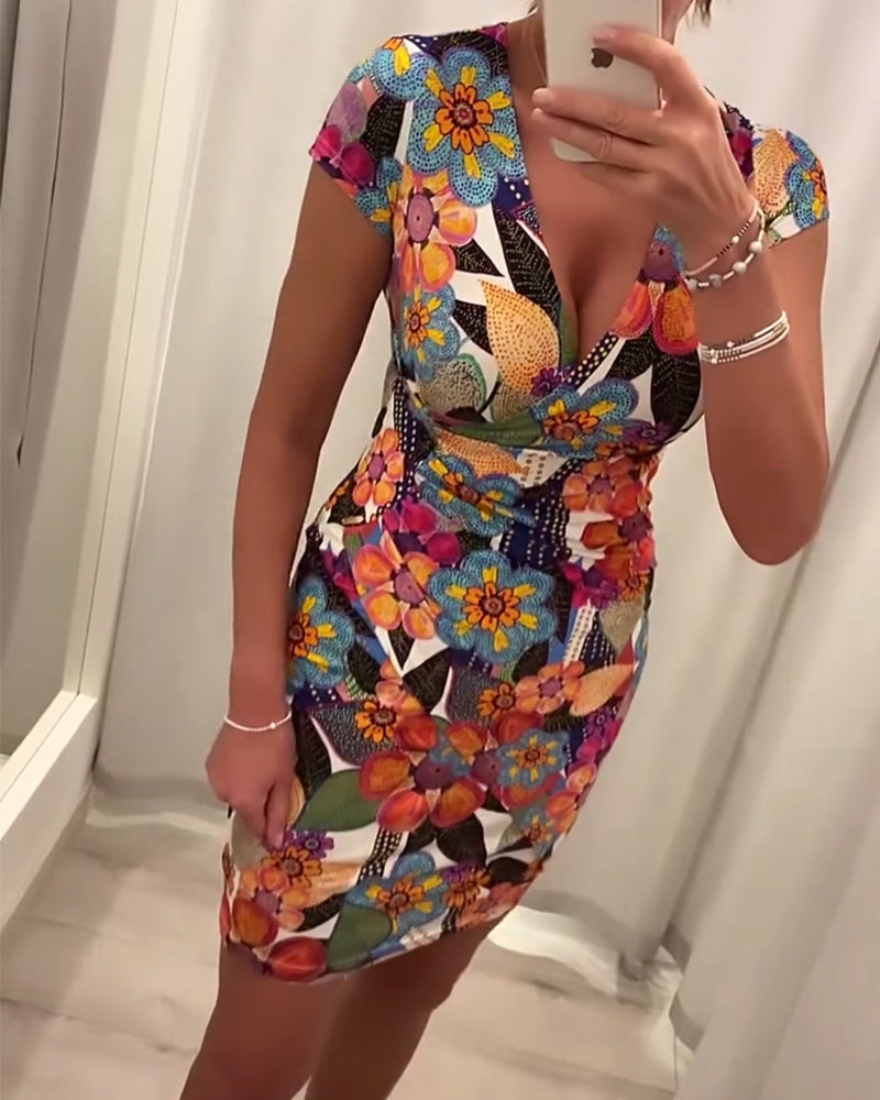 Lårkort bodycon kjole med dyb V-udskæring