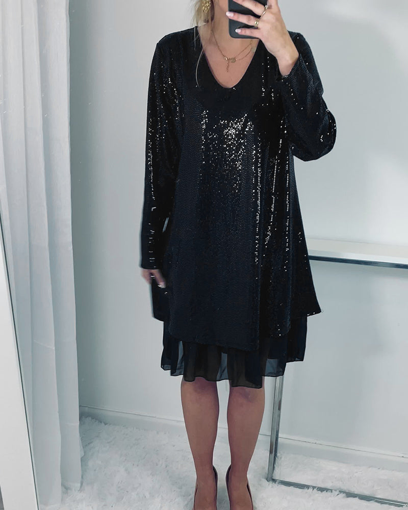 Elegant løs kjole med lange ærmer