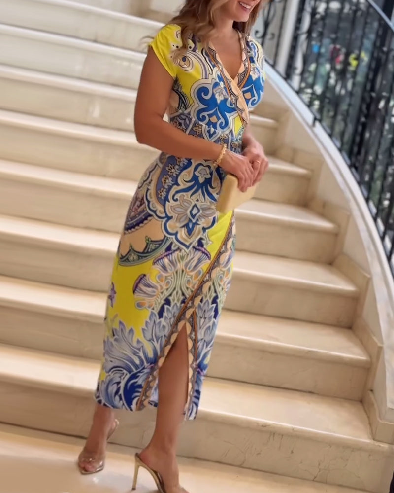 Elegant kjole med vintage print og v-hals