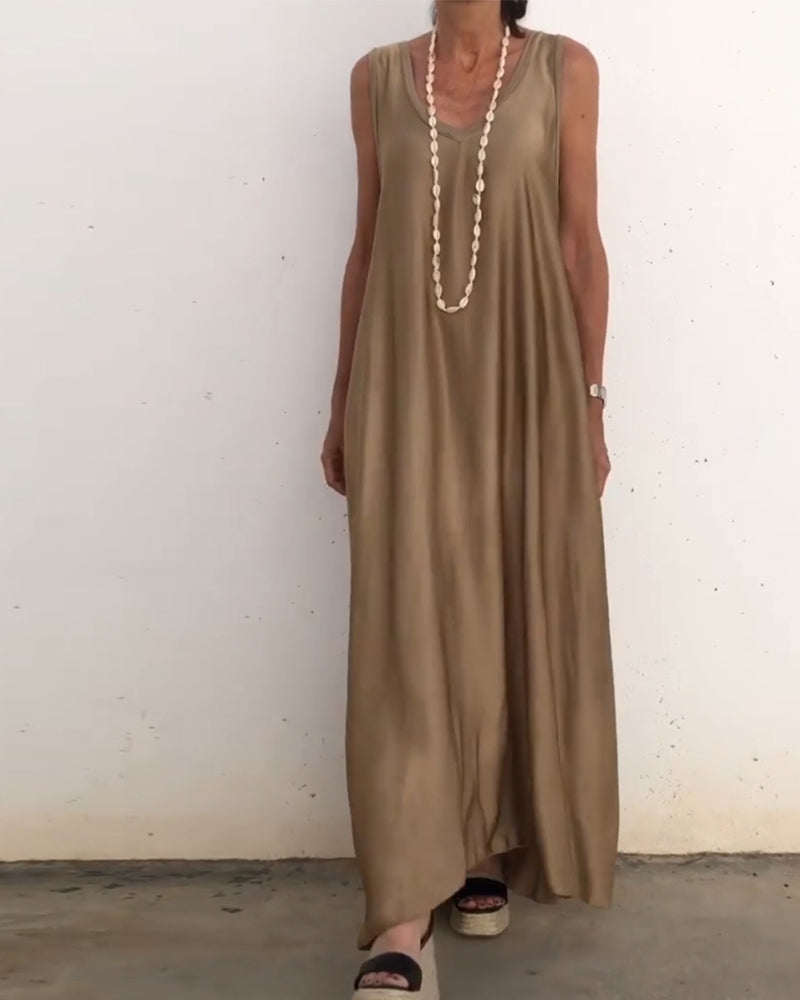 Rundhalset lang kjole uden ærmer