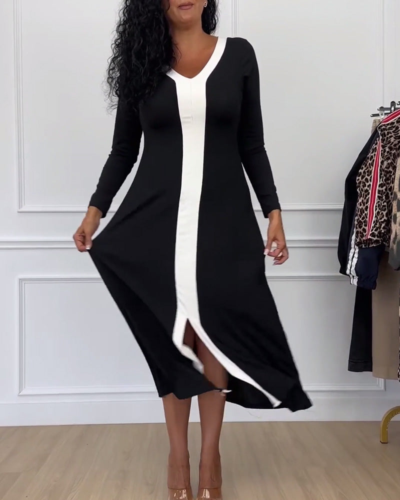 Elegant kjole med v-udskæring og hvid midterstribe