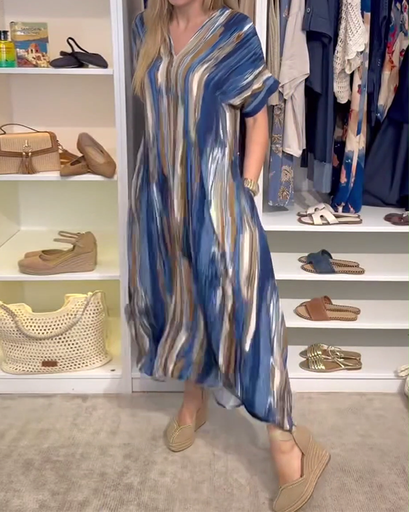 Kjole med afslappet løs v-hals