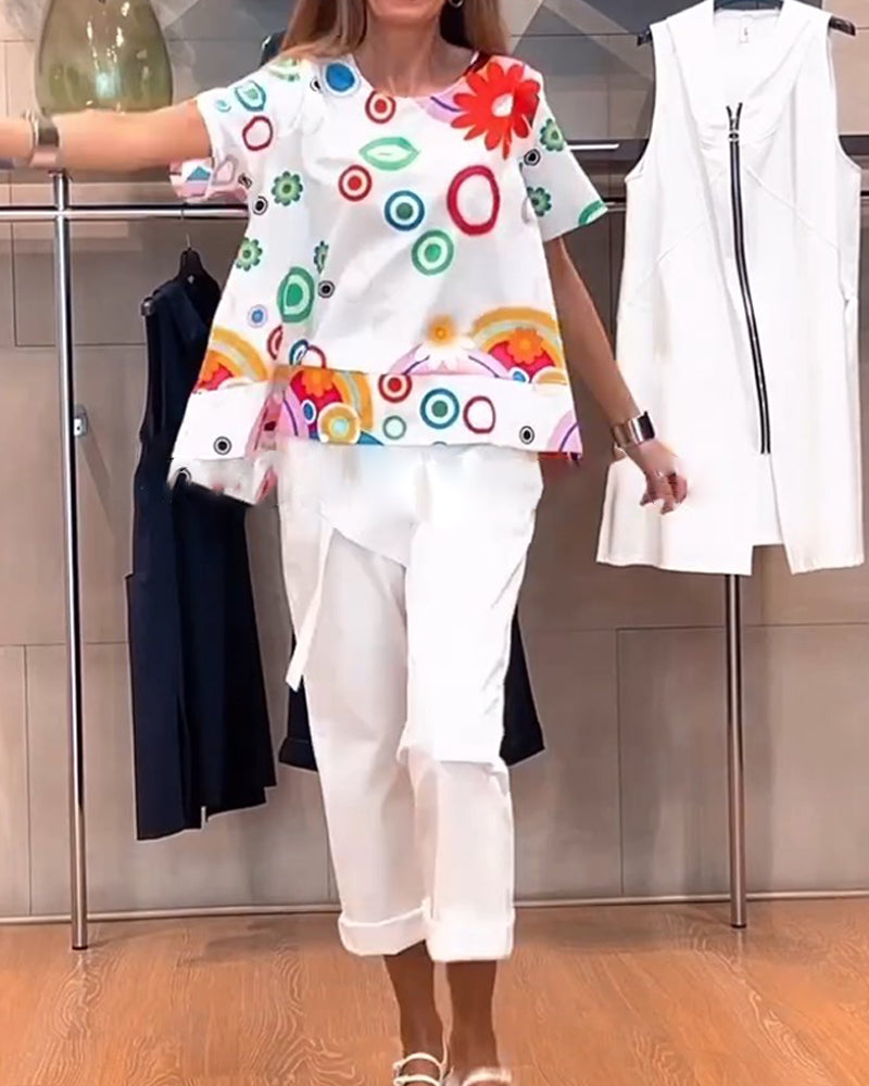 Kortærmet afslappet top med farverigt print