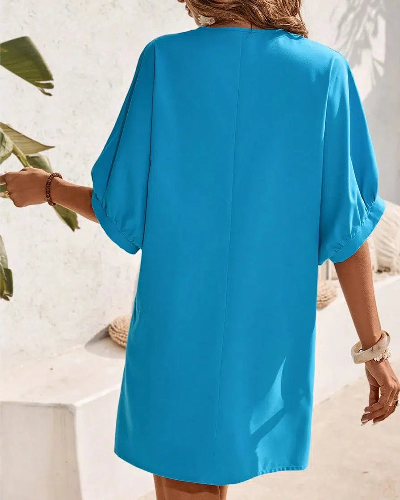 Afslappet ensfarvet kjole i lige pasform