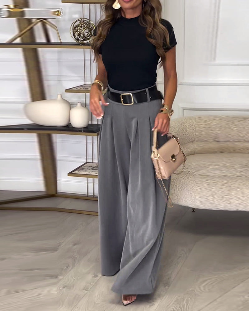 Ensfarvede bukser med brede ben