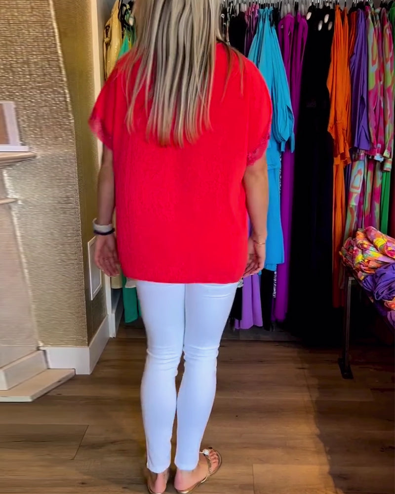 Rød V-halset bluse med blonder