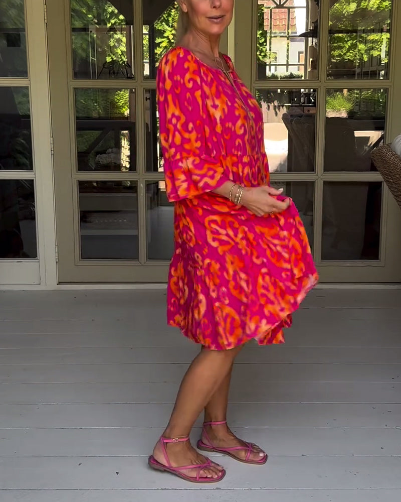 Rød kjole med print og trekvarte ærmer