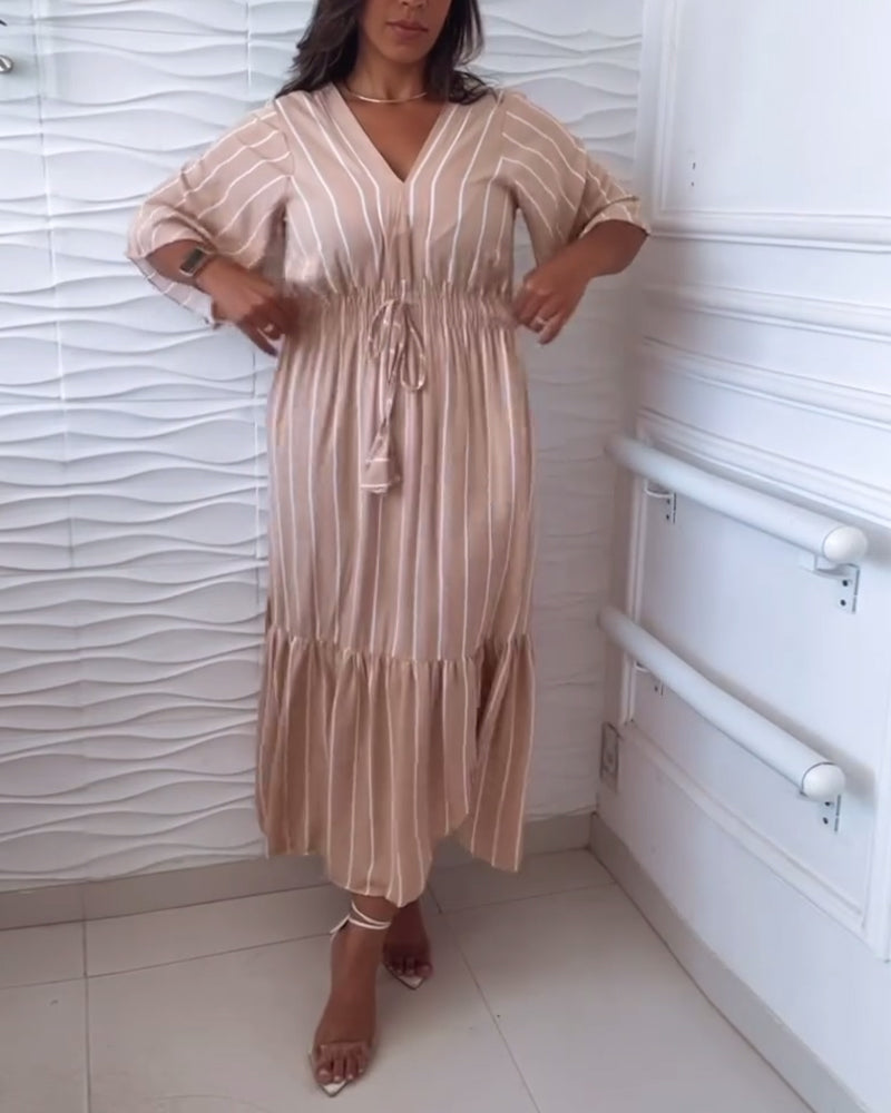 Stribet kjole med taljebinding