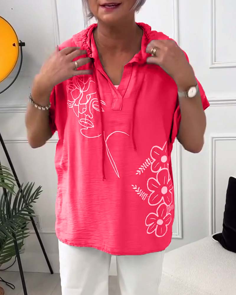 Afslappet hættetrøje med korte ærmer og blomsterprint