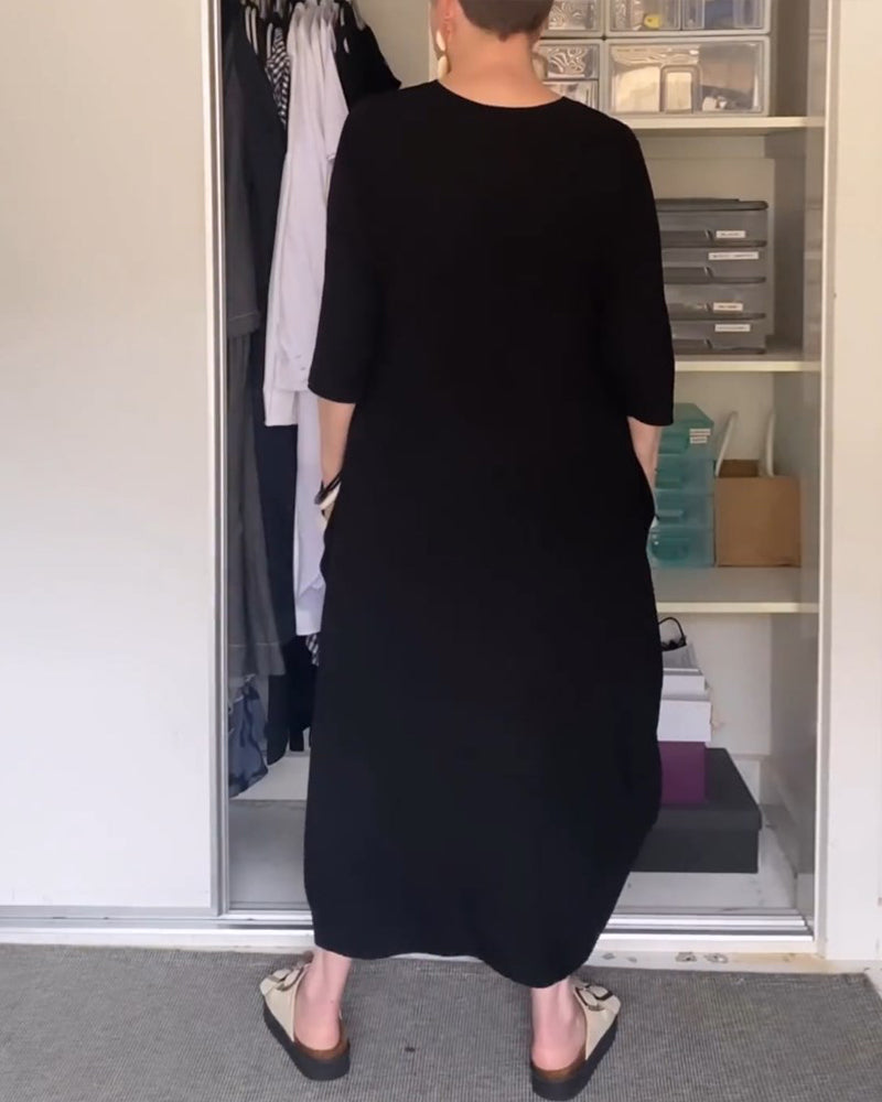 Lang sort kjole med rund hals