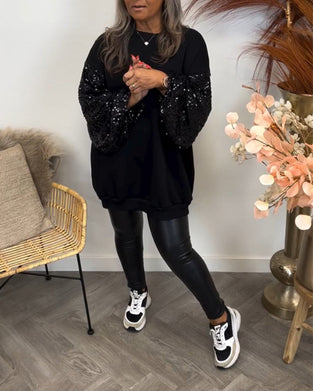 Ensfarvet sweater med vide ærmer