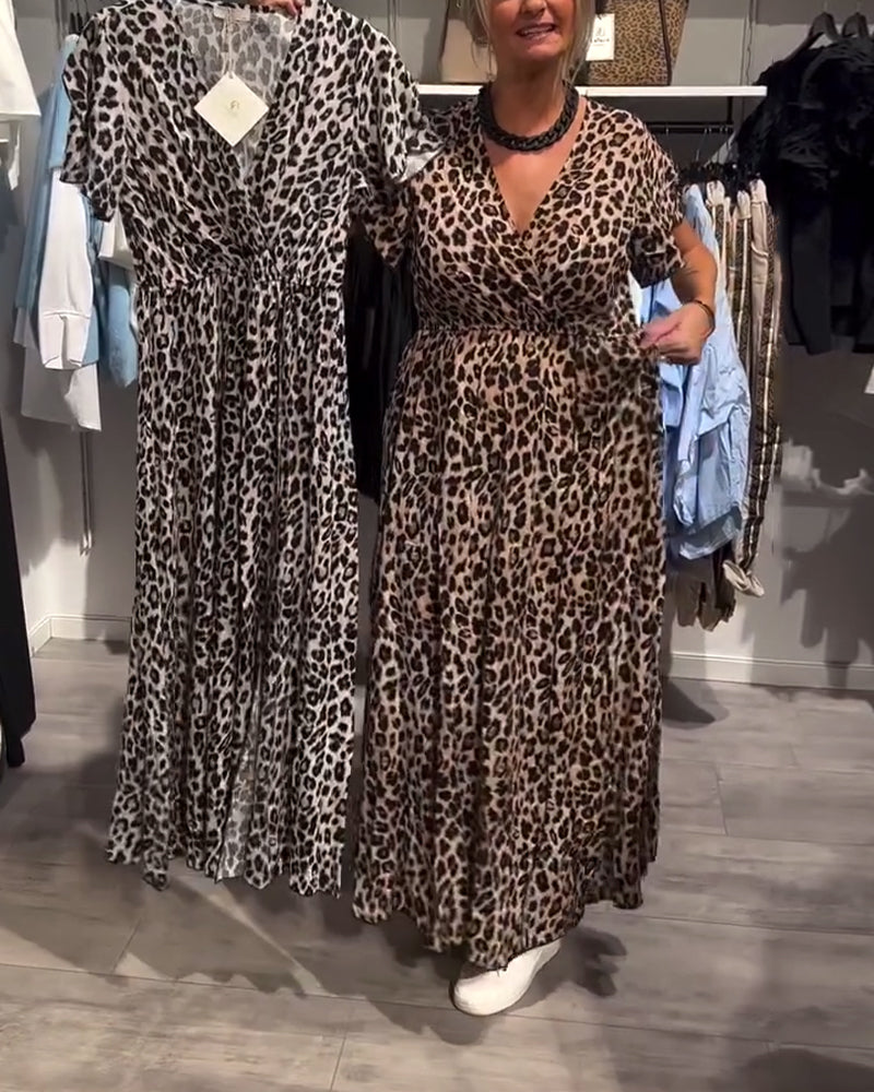 Moderigtig A-Formet Kjole Med V-Hals Og Leopardprint