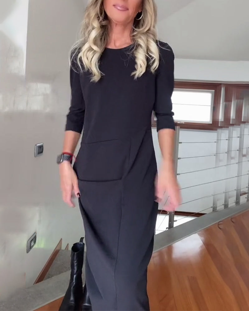 Plisseret ensfarvet elegant kjole med rund hals