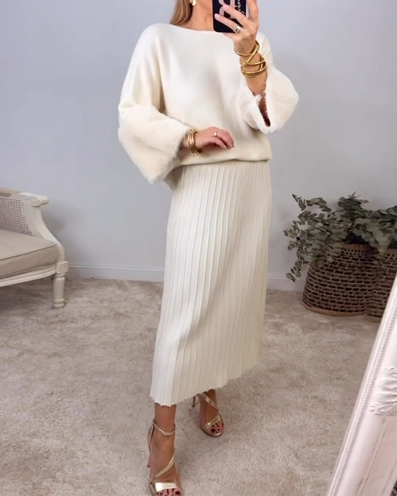 Elegant hvid sweater med plysmanchetter