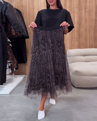 Stilfuld nederdel med gennemsigtigt meshlag