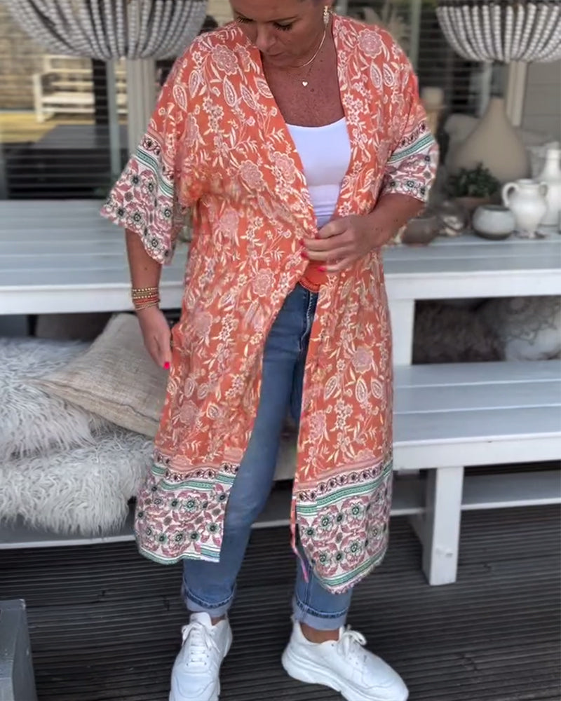 Stilfuld ferie- og strandcardigan med print