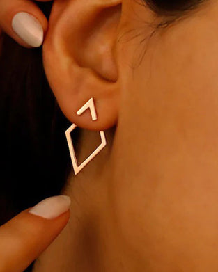 Enkle elegante diamantformede øreringe