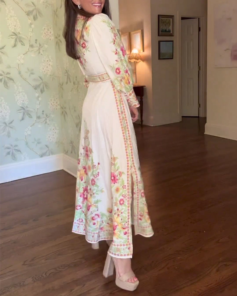 Elegant maxikjole med blomsterprint og slids