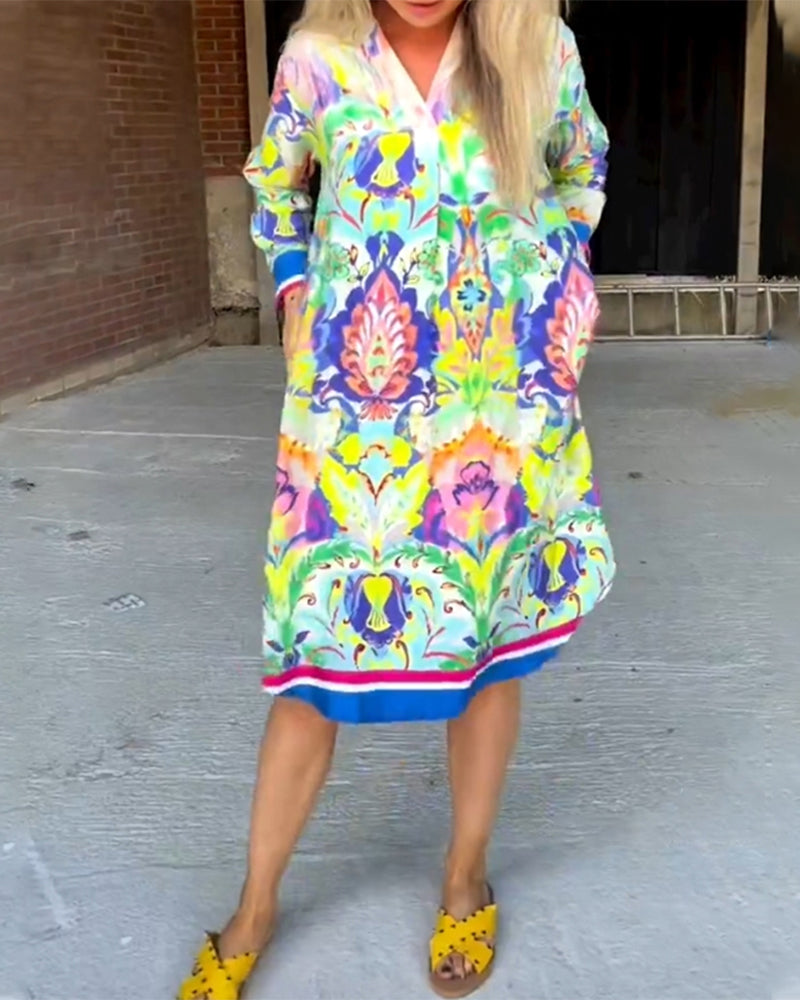 Mønstret kjole i løs pasform med V-hals