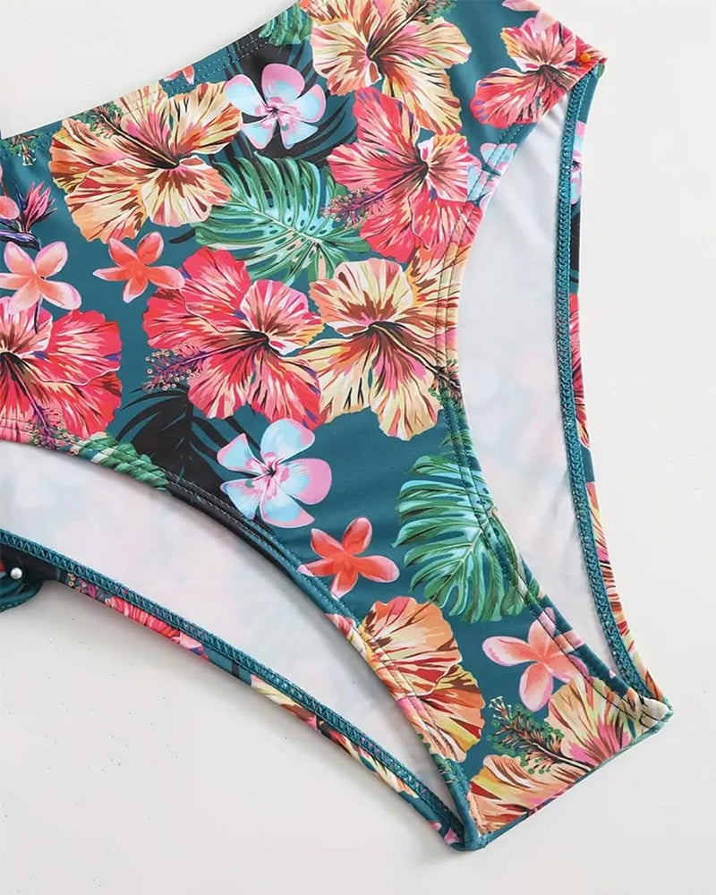 Badedragt med afslappet blomsterprint og tredelte shorts
