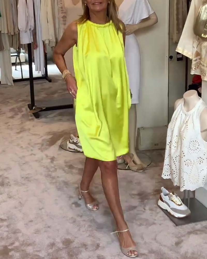 Ensfarvet kjole uden ærmer til kvinder