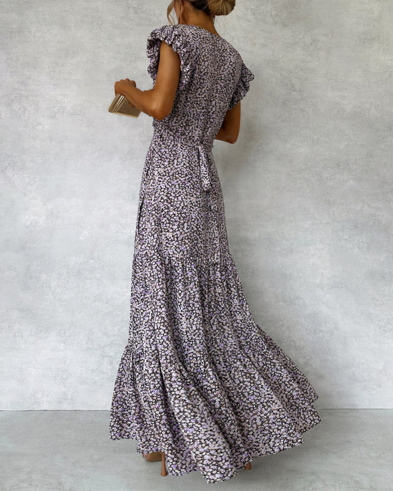 Elegant lang kjole med pjuskærmer og slids