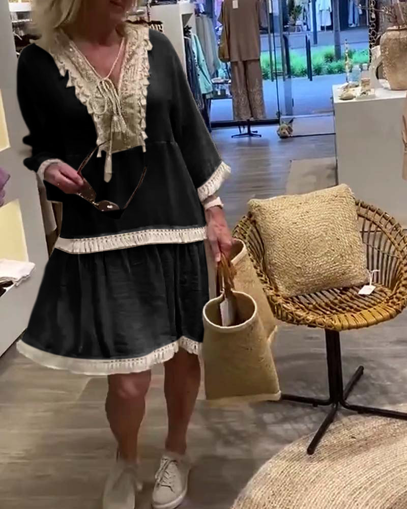 Blondekjole med frynser og flæser