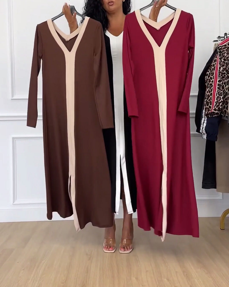 Elegant kjole med v-udskæring og hvid midterstribe