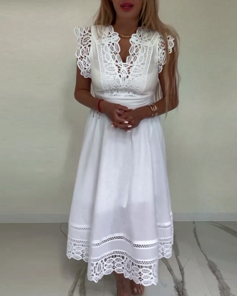 Elegant hvid blondekjole uden ærmer
