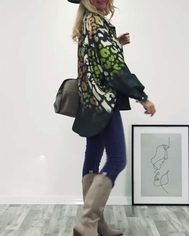 Grøn skjorte med leopardprint
