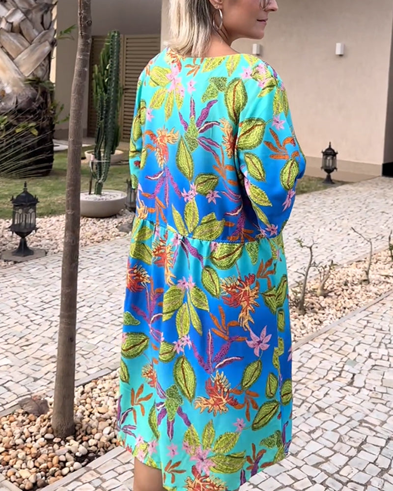 Kjole med botanisk print i afslappet stil