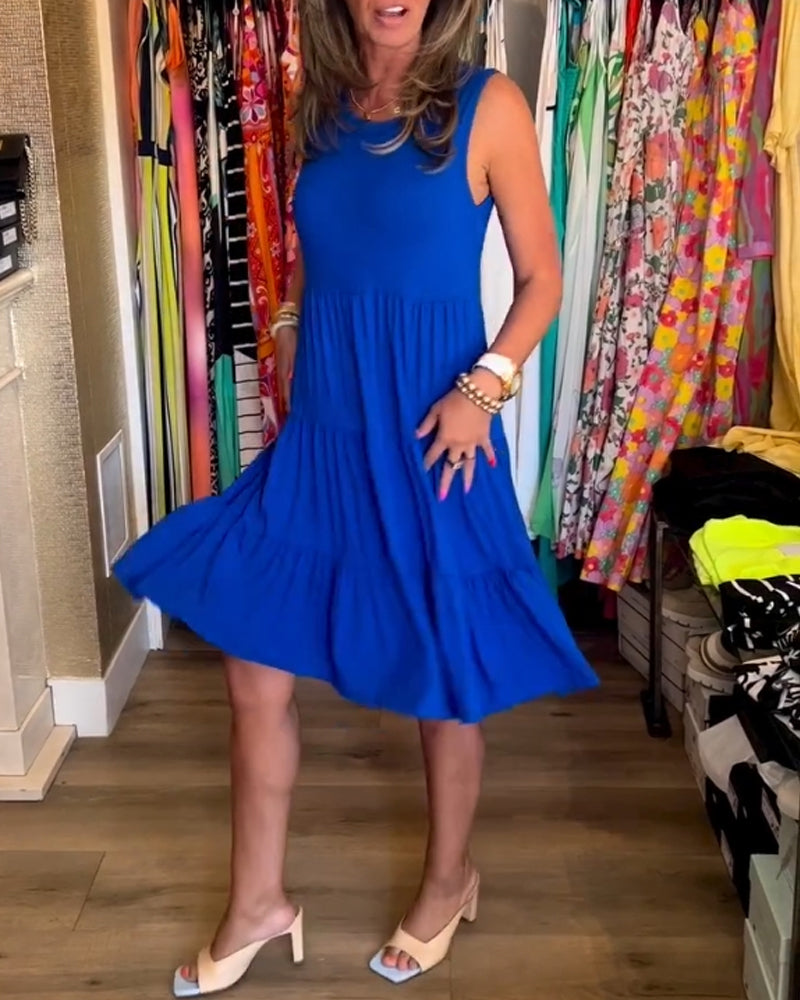 Blå ærmeløs kjole med plisseret nederdel