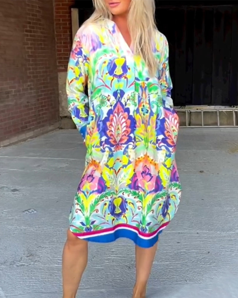 Mønstret kjole i løs pasform med V-hals