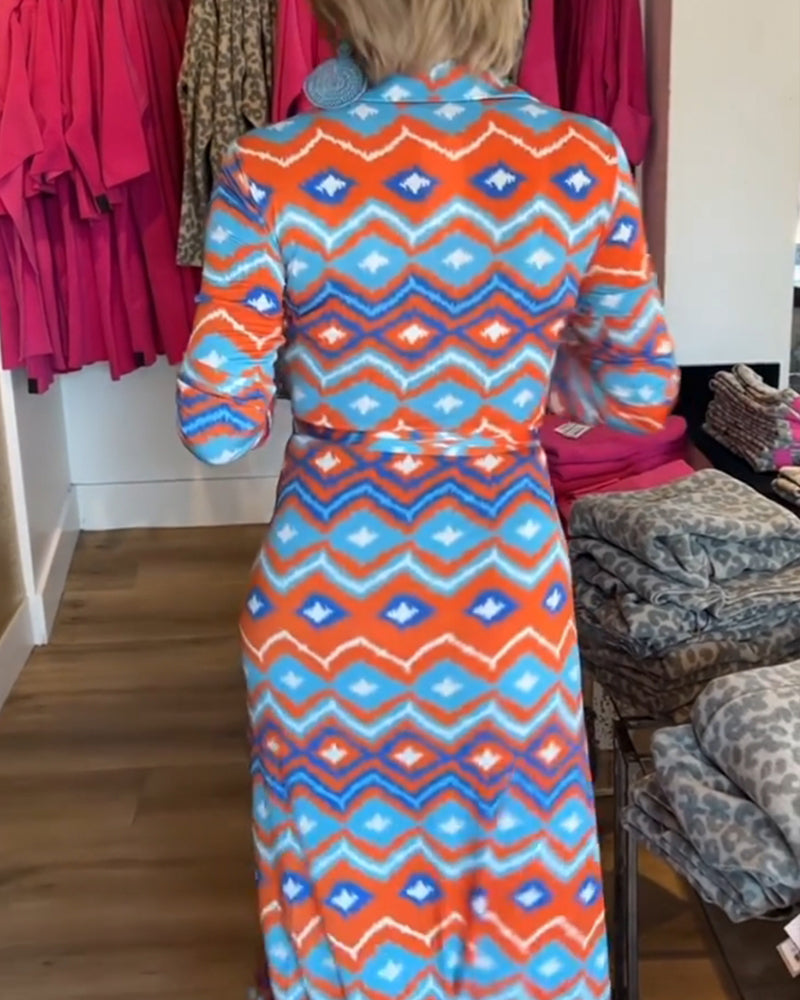 Farverigt mønstret kjole med reverskrave