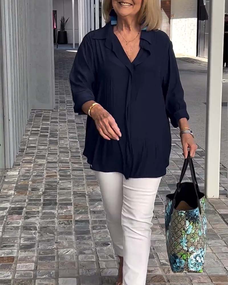 Mørkeblå bluse i løs pasform