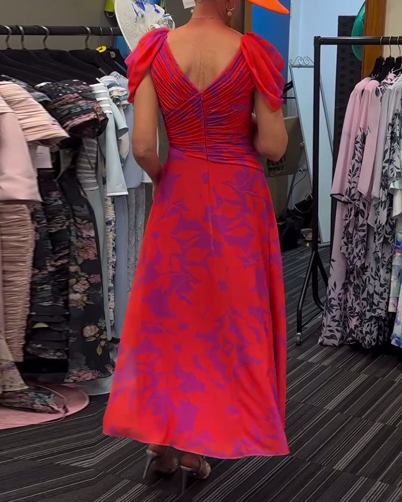 V-halset kjole med print og splitdesign